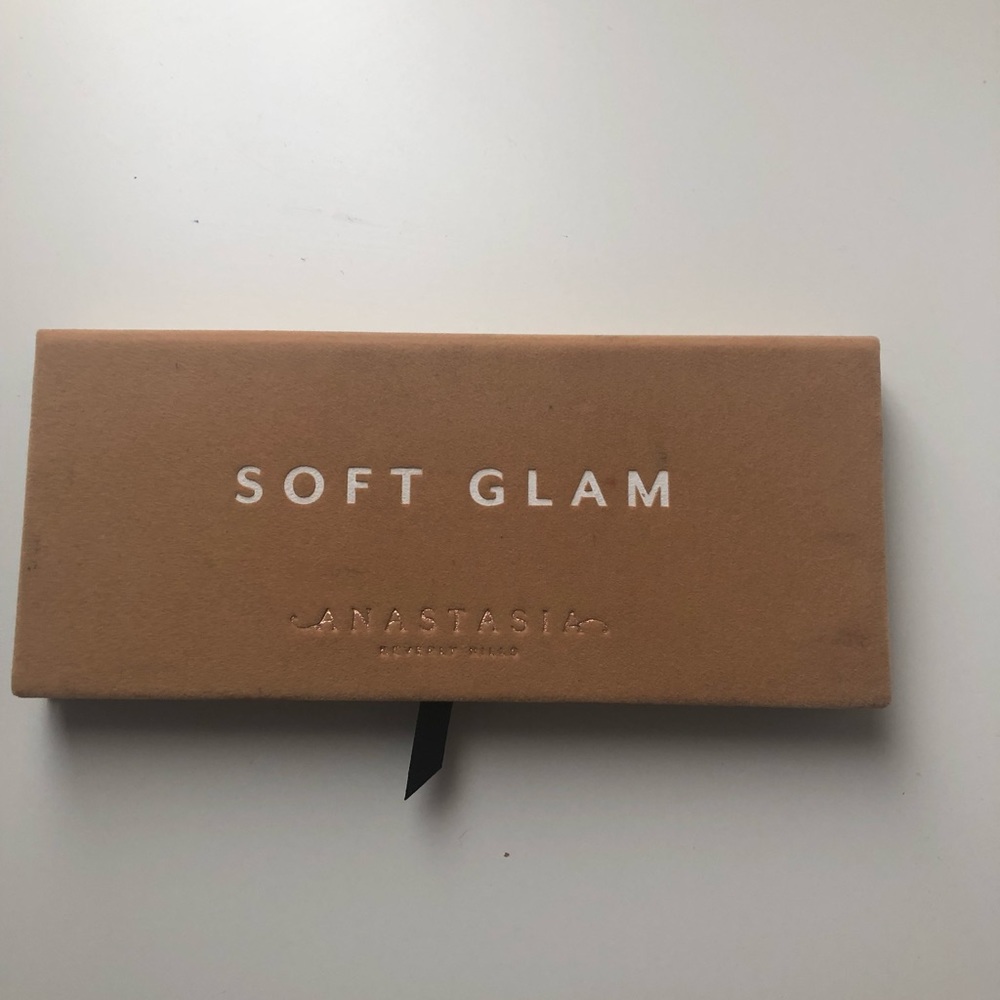 Anastasia Beverly Hills soft glam pallette
